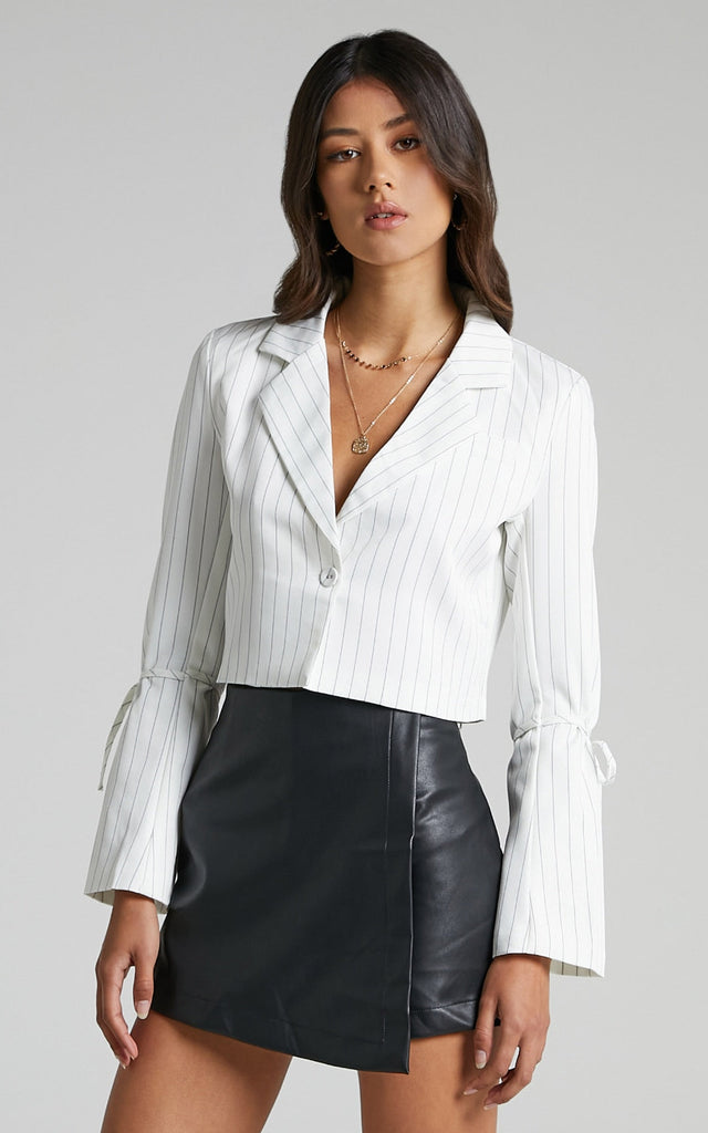 Kukombo New Short Striped Blazer With Bowknot Women Fashion Street Single Button Suit Office Lady Simple Casual Slim Sexy Deep V Blazers